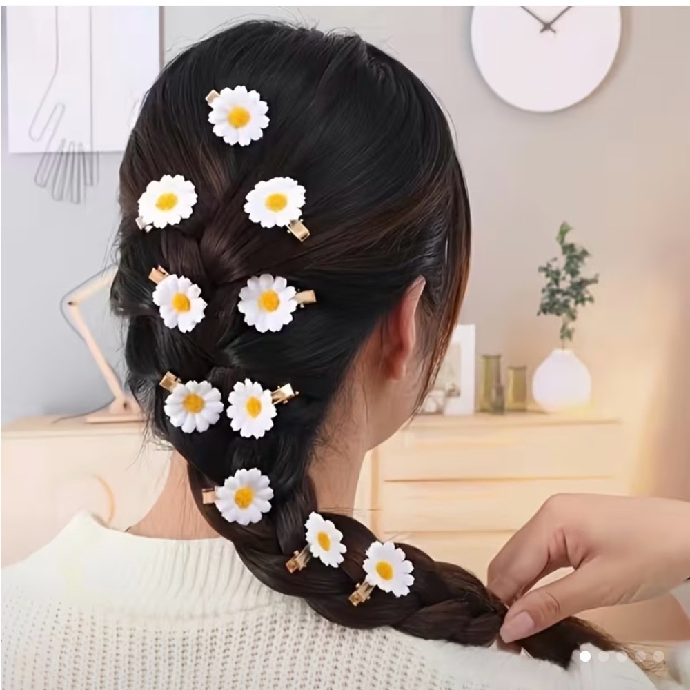 Daisy Hair Clips - White and Silver - Picture 1 of 3
